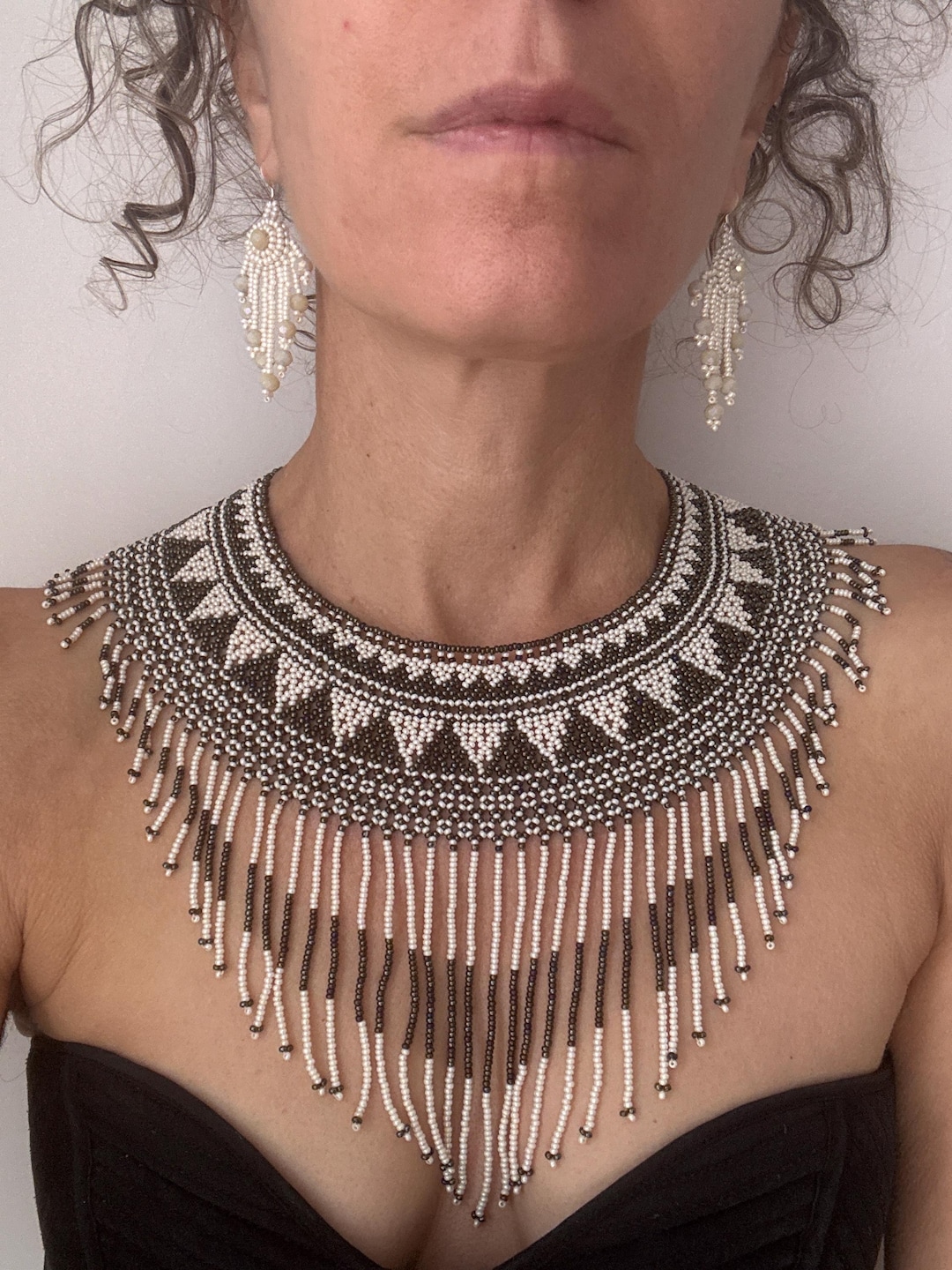 ブロンズクリーム色のマヤの女神ビーズネックレス - Etsy 日本