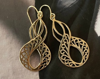 Pendientes colgantes con el símbolo del infinito