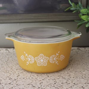 Vintage Pyrex 473 1 QT Butterfly Gold Casserole Dish