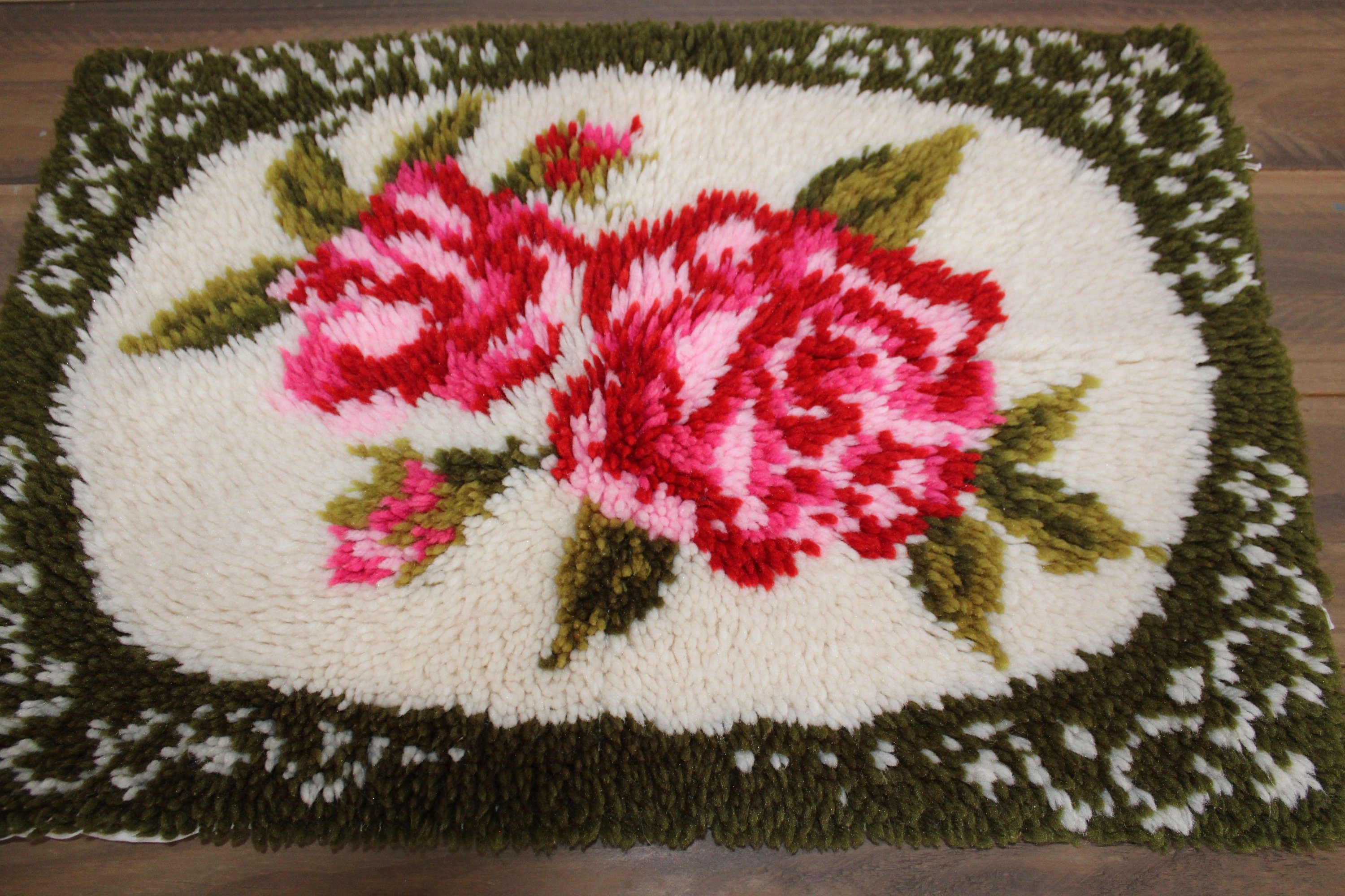 Vintage Hand Made Latch Hook Rug Wall Hanging Vintage Decor Accent ...