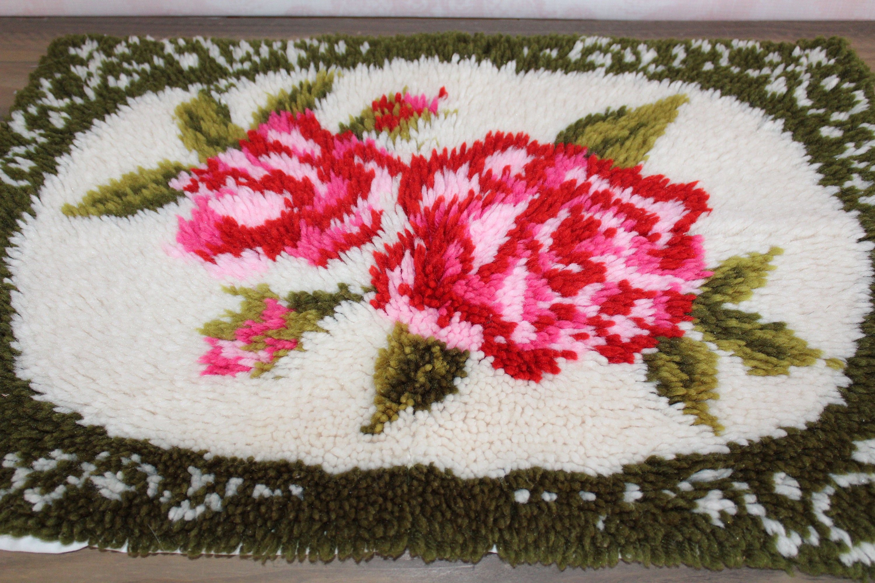 Vintage Hand Made Latch Hook Rug Wall Hanging Vintage Decor Accent ...