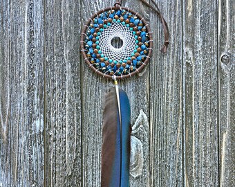 Dreamcatcher en cuir Vegan, cruauté gratuite plume Dreamcatcher, petit capteur de rêve bleu, Boho accrocher au mur, Decor Tribal, décor bohème