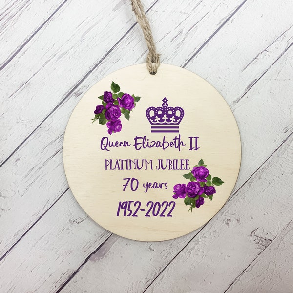 Queens Platinum Jubilee Wooden Circle Purple Flowers , Queen Elizabeth 2022 , Memento , Souvenir , Keepsake , Ornament , Decoration plaque