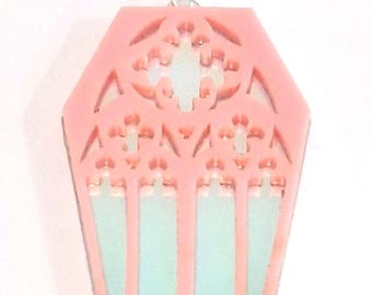 Castlecore Pink Pastel Goth Gothic Window Doodskistoorbellen, Doodskist Dangle Oorbellen, Whimsigoth, Lichtgewicht, Summerween, Spooky Cute