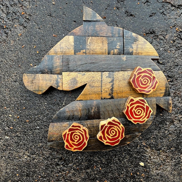 Kentucky Derby bourbon barrel wood Horse with roses