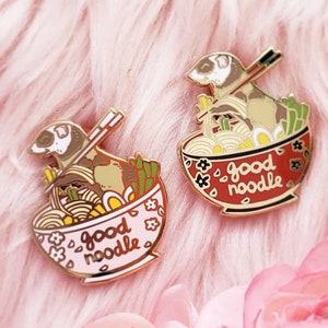 Hurón en un tazón de ramen, Pin de esmalte duro de metal dorado con diseño de fideos de hurón