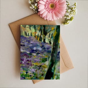 Postal imprimible de flores silvestres del bosque, tarjeta imprimible de bosque morado, tarjeta de felicitación de paisaje pintado a mano, arte digital de la naturaleza