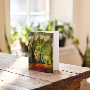 Cartão de felicitações da floresta, cartão para impressão da floresta, cartão de felicitações com paisagem pintada à mão, cartão de presente de aniversário com arte da natureza