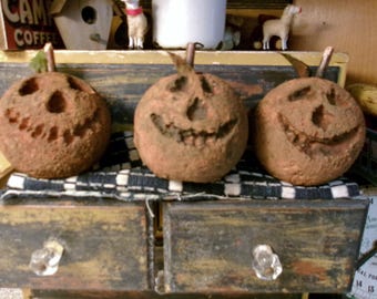 ONE Extreme Primitive , Blackened Spice, Grungy Jackolantern, Halloween Ornament, Burnt Foam Pumpkin Head