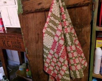 Vintage Antique Coverlet Cloth Piece (18 x 34 inch, raw edges) Green Red & White, Primitive Runner
