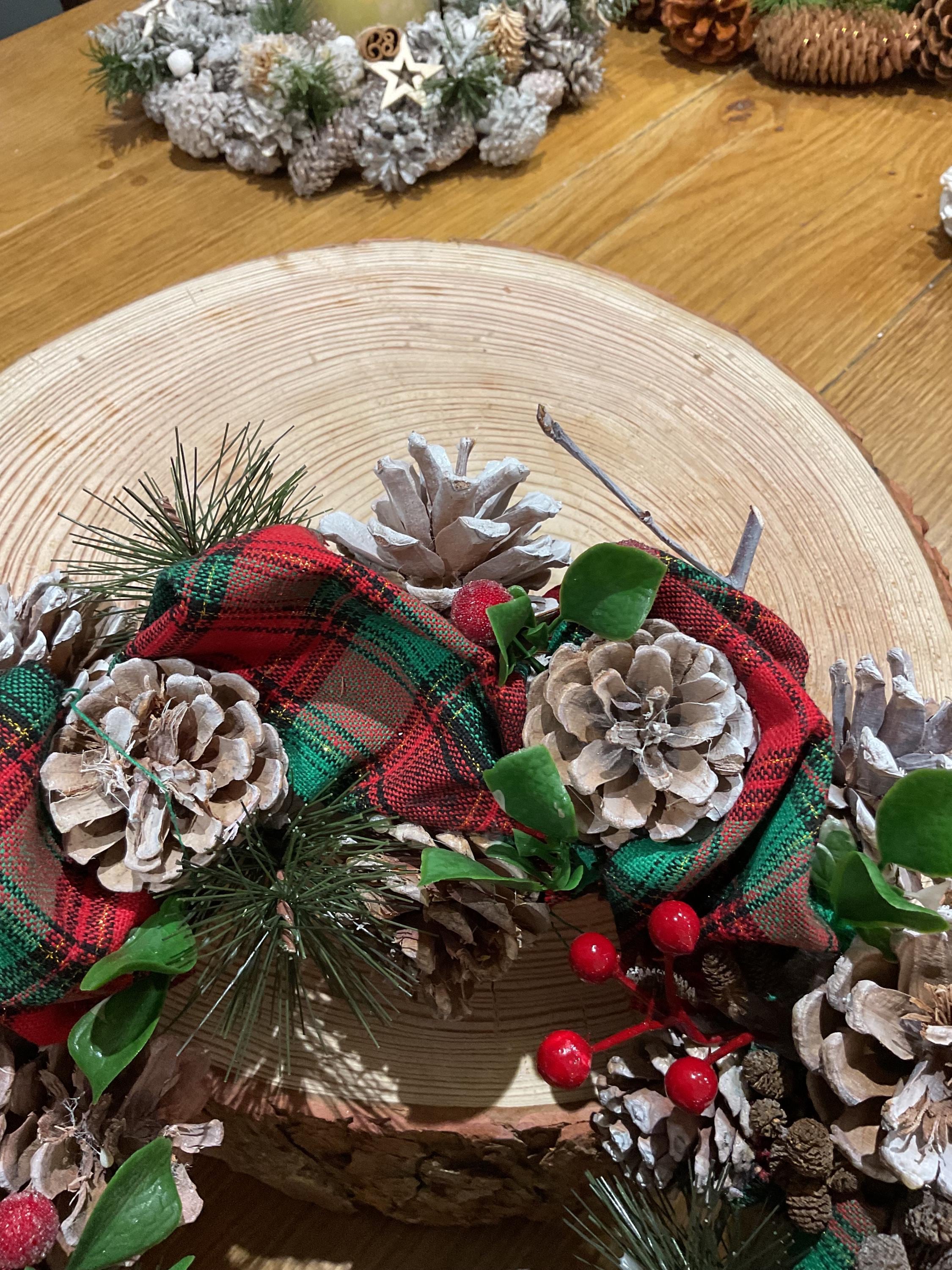 Centro de mesa navideño con soporte para rodajas de tronco real, cuatro  variaciones para elegir. - Etsy México, image size:2250x3000