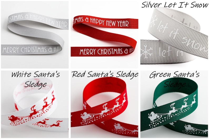 K&ouml;nnte beinhalten: Sortiment an Weihnachtsb&auml;ndern mit verschiedenen Designs. Die B&auml;nder sind wei&szlig;, rot und gr&uuml;n mit wei&szlig;em Text und Bildern. Die Designs beinhalten "Frohe Weihnachten & ein gl&uuml;ckliches neues Jahr", "Lass es schneien", "Santas Schlitten" mit einem Rentier und einem Schlitten.