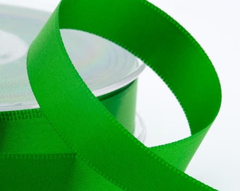 Green 2m of Berisfords "Garland" Ribbon 15mm wide Green 2m of Berisfords "Garland" Ribbon 15mm wide
