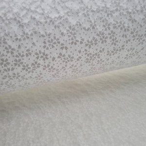 Foglio di tessuto giapponese Tarasen Washi Rayon - Carta da regalo traslucida testurizzata bianca - Motivo floreale RY338