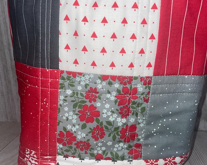 Christmas Bag, Christmas decor, Christmas, Bag, Tote, quilted tote, handmade quilt bag, handmade tote, homemade bag, quilted bag