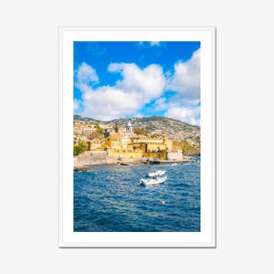 Impresión costera de Funchal Madeira, colorida fotografía de viajes del paisaje urbano de Portugal imagen 1