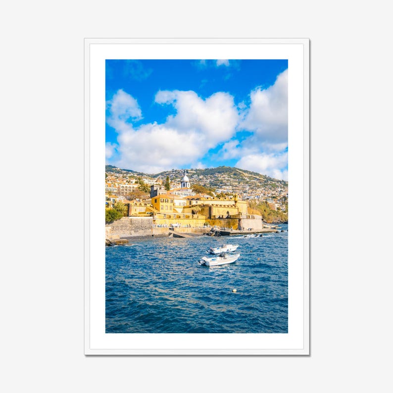 Impresión costera de Funchal Madeira, colorida fotografía de viajes del paisaje urbano de Portugal imagen 1