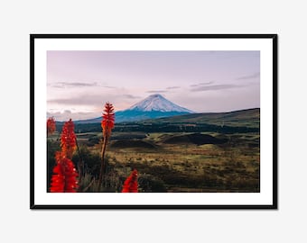 Impresión del paisaje del monte Cotopaxi, volcán nevado al amanecer, arte mural natural de Ecuador