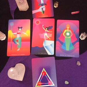 Quelles sont leurs intentions envers moi ? Lecture de tarot à 5 cartes - Une personne spécifique et ses intentions envers vous