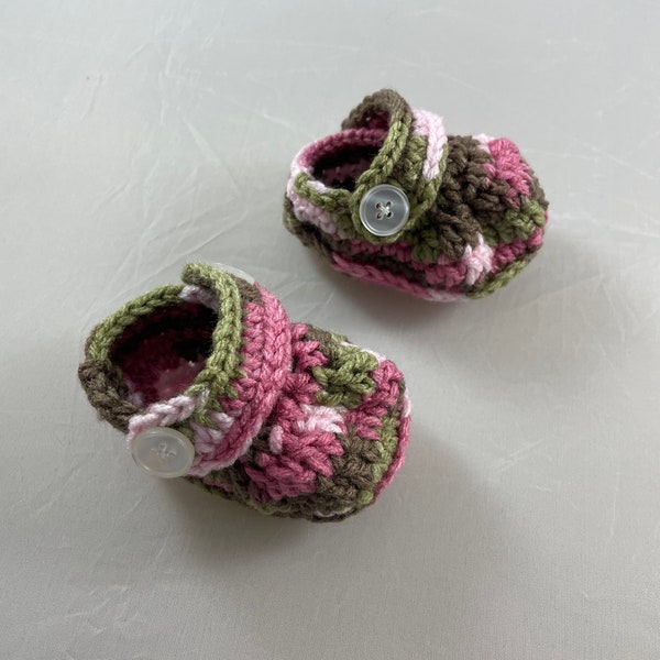 Pink Camo Crochet Clog-Style Baby Sandals, Infant Slippers with Button Strap Accent, Baby Booties size 3-6 mo