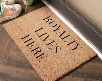 Royalty Lives Here Coir Doormat - Queen's Platinum Jubilee - Housewarming Door Mat - Coir Doormat - New Home Gift - Outdoor Mat- 60cm X 40cm