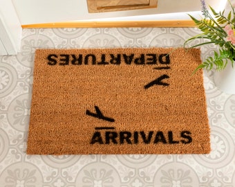 Arrivals Departures Doormat - Airport Traveller Jetsetter Pilot Gift Mat - Welcome  Mat - Housewarming Gift - Wedding Gifts - 60cm X 40cm