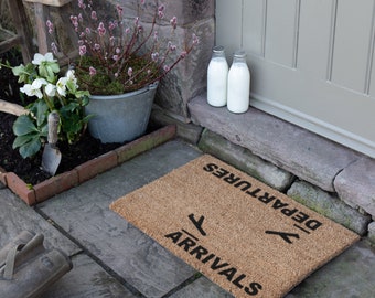 Arrivals Departures Doormat - Airport Traveller Jetsetter Pilot Gift Mat - Welcome  Mat - Housewarming Gift - Wedding Gifts - 60cm X 40cm