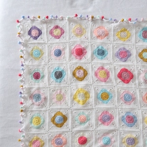 MidMod Crochet Blanket Pattern // bobble Pom Pom rainbow border // Floral Flower Granny Square Afghan // Stash scrap yarn buster