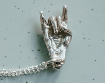 Collar de cuerno de diablo, colgante de plata de ley reciclada, dije de mano