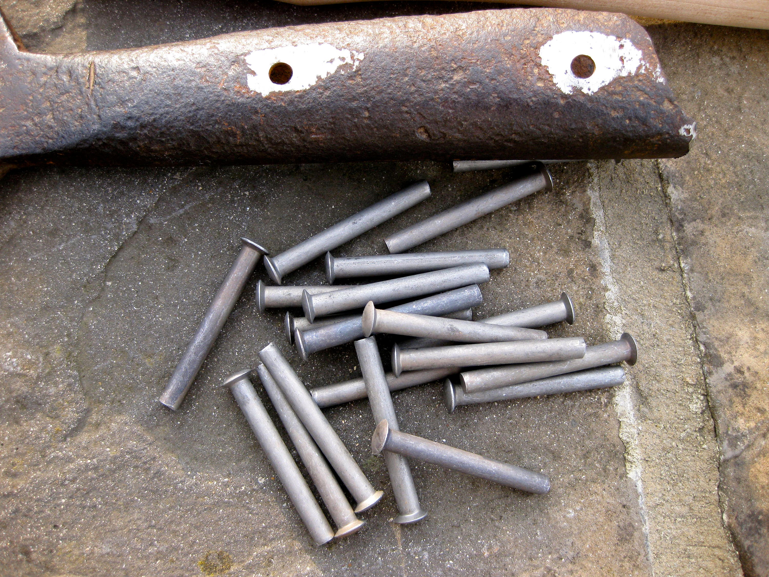 6 x Steel Rivets 50mm x 6 mm for shovel spade handle repair WOODEN SHAFT 6 x Steel Rivets 50mm x 6 mm for shovel spade handle repair WOODEN SHAFT