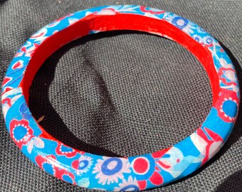 Blue and Vermilion Thin Floral Bangle