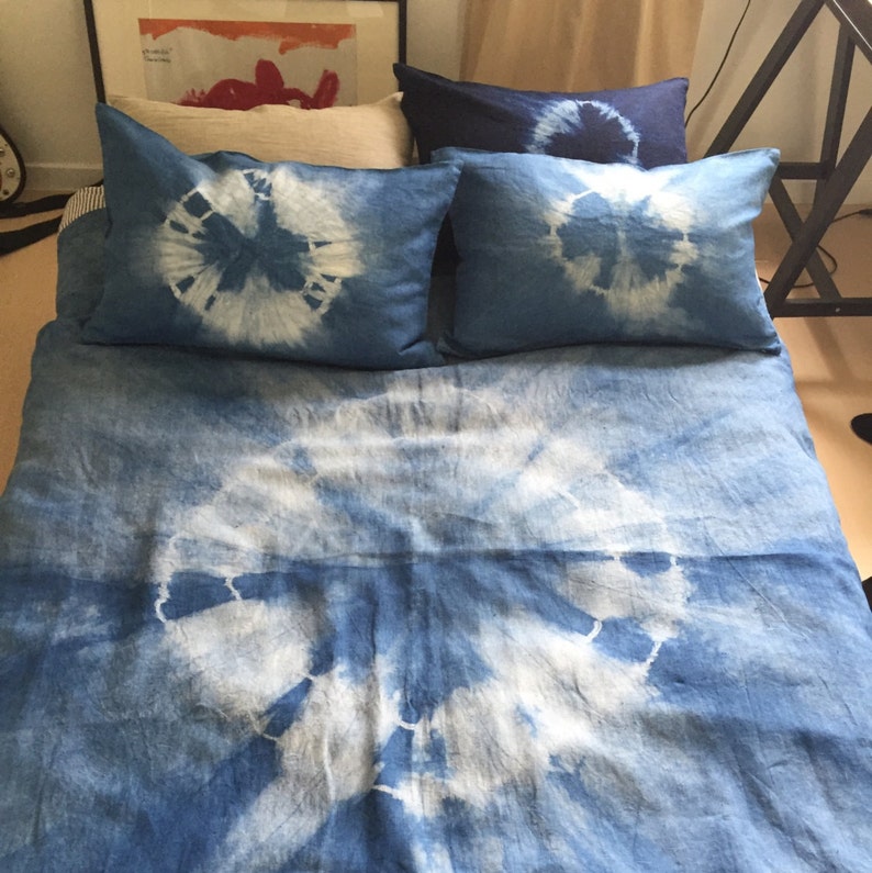 Linen pillow cover hand dyed with natural indigo with shibori tie-dye pattern image 3