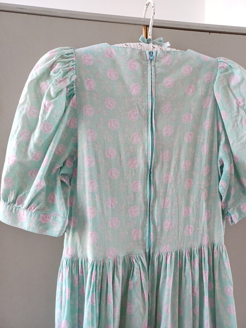 Laura Ashley Grön Klänning med Puffärmar bild 8