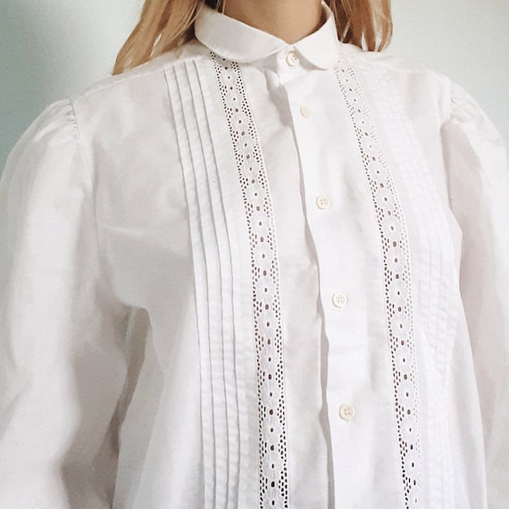 Austrian White Cotton Blouse with Rounded Collar