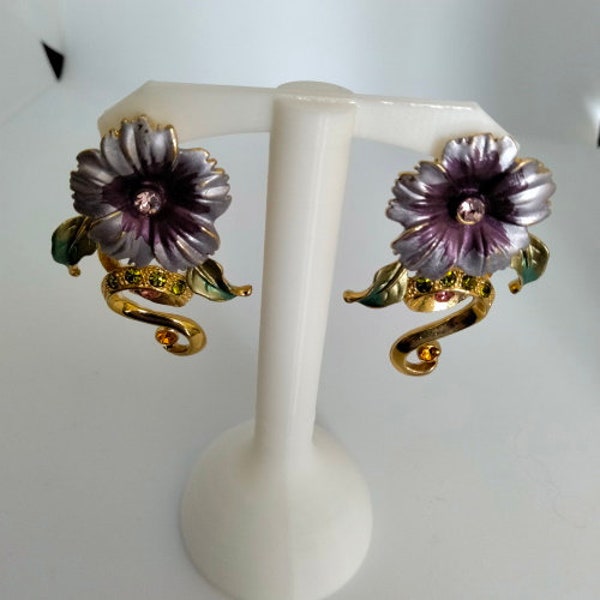 boucles d'oreilles vintage des années 1990 fantaisie laiton doré avec fleurs teintes violettes