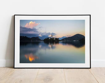 Impresión del lago Bled: Capilla de Santa María, fotografía de montaña de Eslovenia