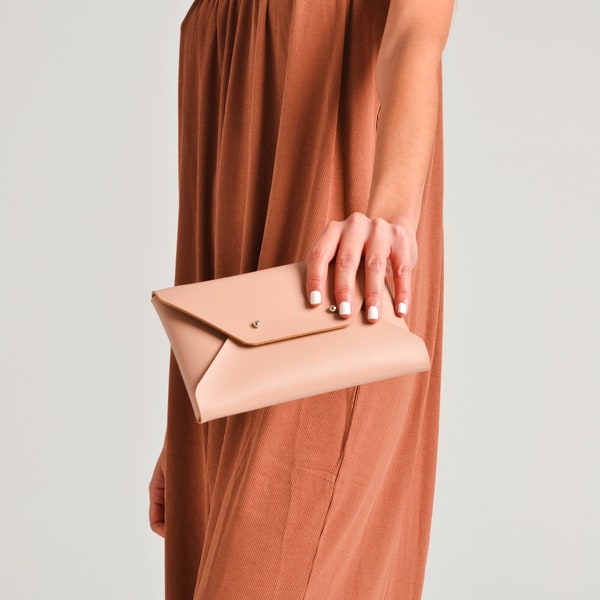 Nude leather clutch bag / Nude envelope clutch / Leather bag available with wrist strap / Genuine leather / Bridesmaid gift / SMALL SIZE