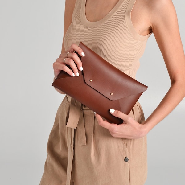 Brown leather clutch bag / Walnut brown envelope clutch / Bridesmaids clutch / Genuine leather / Cognac brown clutch / MEDIUM SIZE