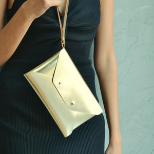 Gold leather clutch bag / Gold envelope clutch / Available with wrist strap / Genuine leather / Wedding clutch-Bridesmaid gift / SMALL SIZE zdjęcie 5