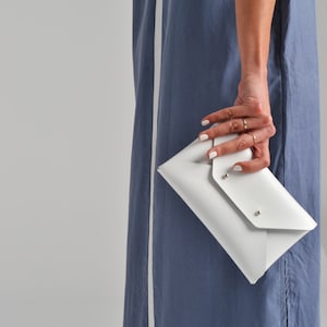 Weiße Leder Clutch Tasche / Ledertasche mit Handgelenksgurt / Echtleder / Hochzeit Clutch / Brautjungfern Clutch / SMALL SIZE Bild 5