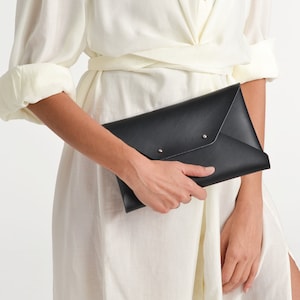 Black leather clutch bag / Envelope clutch / Genuine leather / Leather bag / Bridesmaids clutch / MEDIUM SIZE / Christmas gift