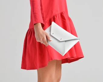 Pochette en cuir blanc / Sac en cuir disponible avec dragonne / Cuir véritable / Pochette de mariage / Pochette de demoiselle d’honneur / TAILLE MOYENNE