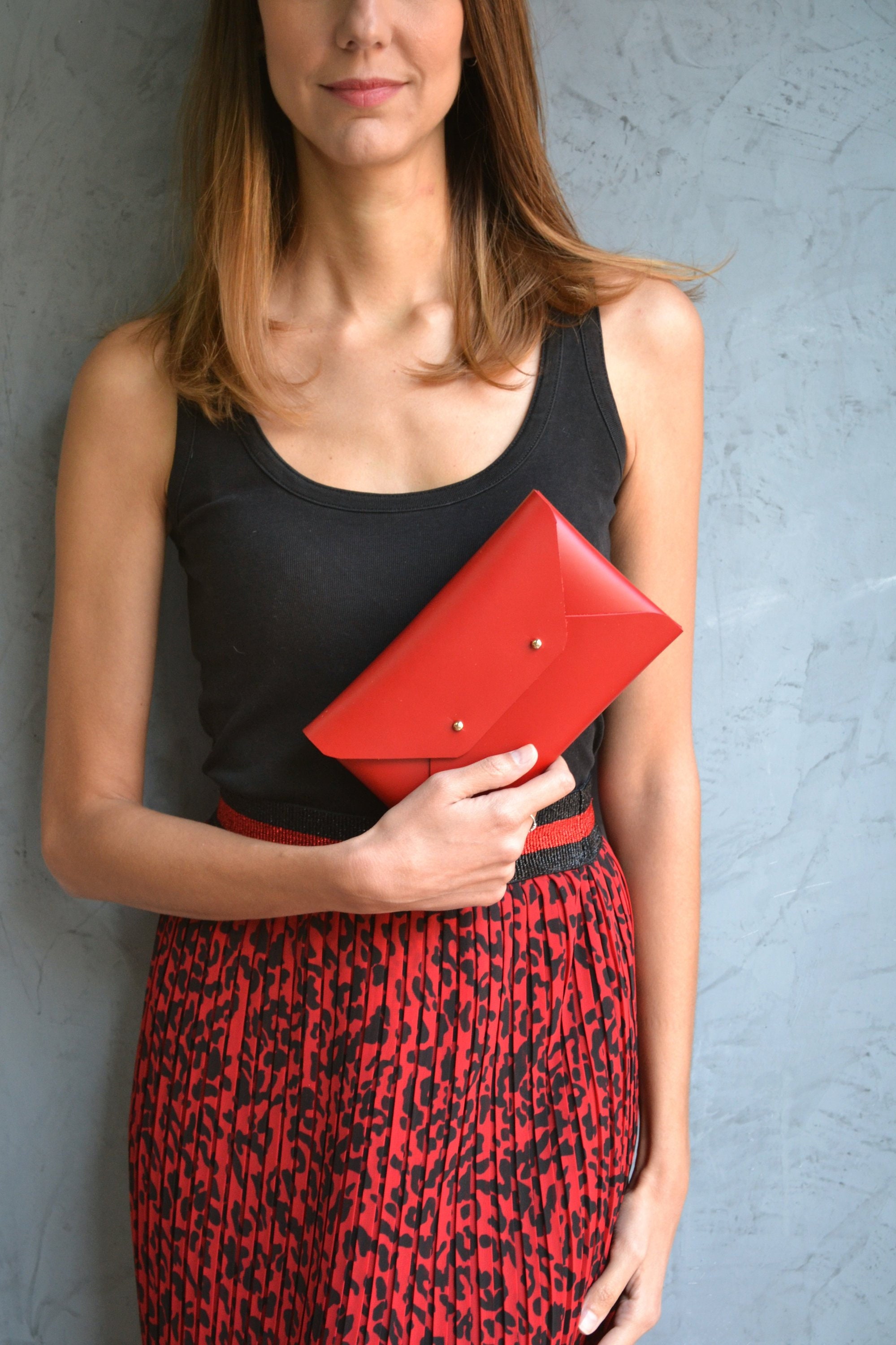 red envelope clutch bag