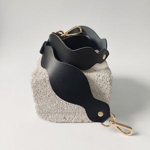 Wavy leather shoulder strap / Removable shoulder strap / Shoulder strap for clutch / Leather crossbody strap / Christmas gift Black