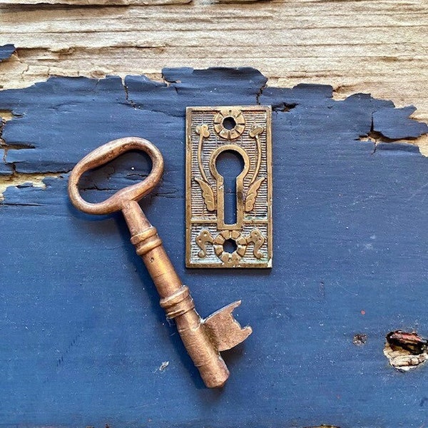 Antique Eastlake Brass or Bronze Key Hole Plate Escutcheon With Large Key Late Victorian Hardware