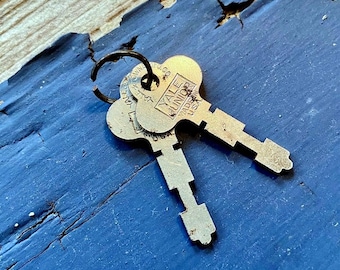 Vintage YALE JUNIOR Pair of Padlock Keys 2 Flat Skeleton Keys Yale & Towne Made In USA