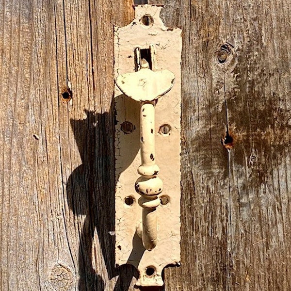 Antique Iron Thumb Latch Gate Handle With Chippy White Enamel Original Salvaged Primitive Iron Door Pull Renovation Hardware