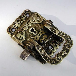 Decorative Cast Brass Vintage Trunk Locking Latch 1930s Victorian Revival Salvage Hardware