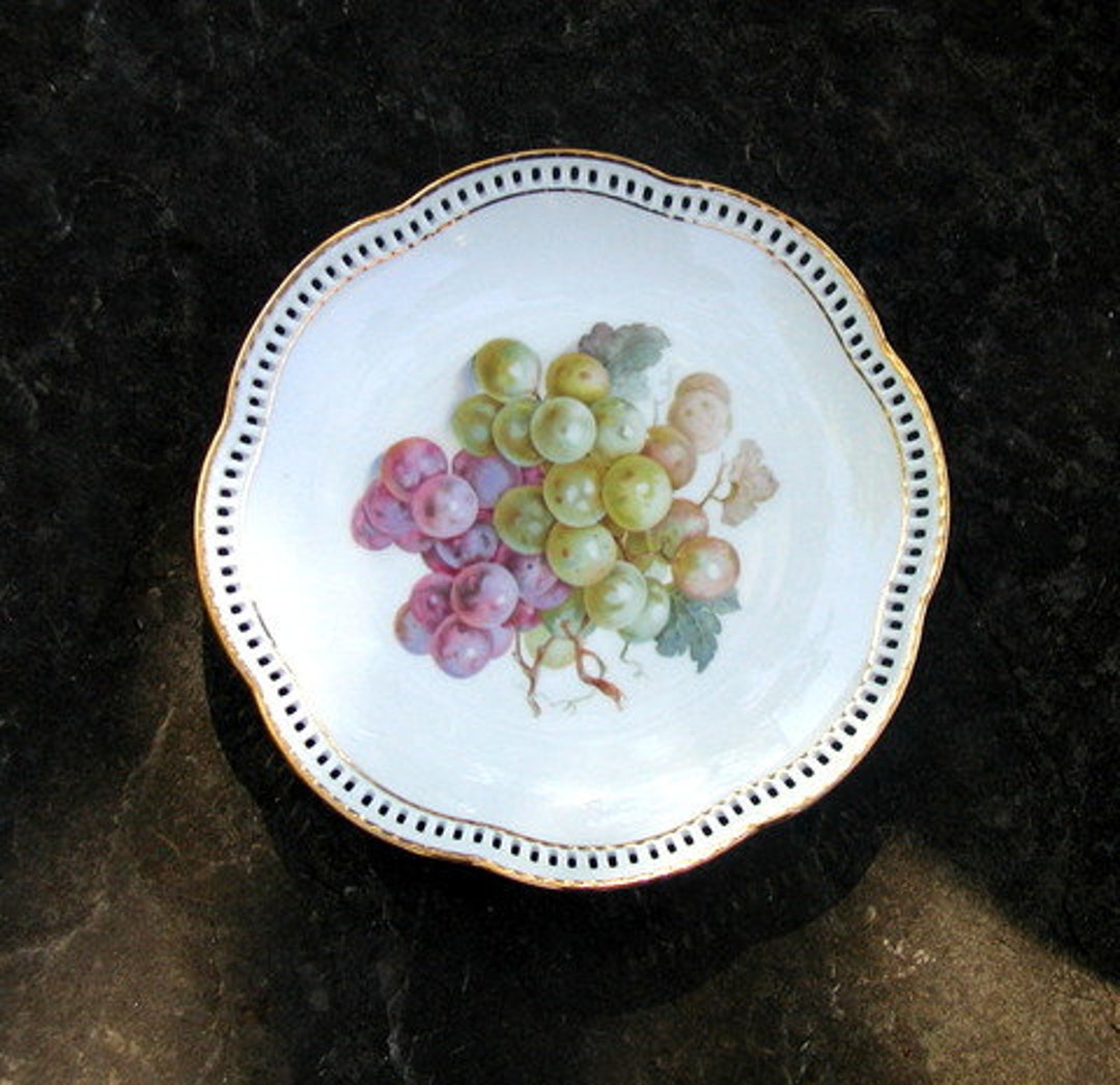 Vintage Botanical Fruit Plate Hand Painted Cluster of Grapes Schumann Arzberg Germany Bavaria