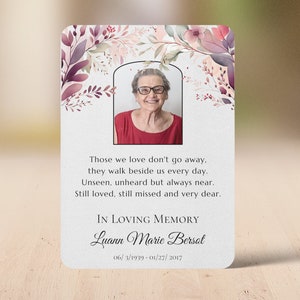 Carte de prière funéraire personnalisée avec photo, feuilles de verdure de Bourgogne, cadeau commémoratif de sympathie, célébration de la vie